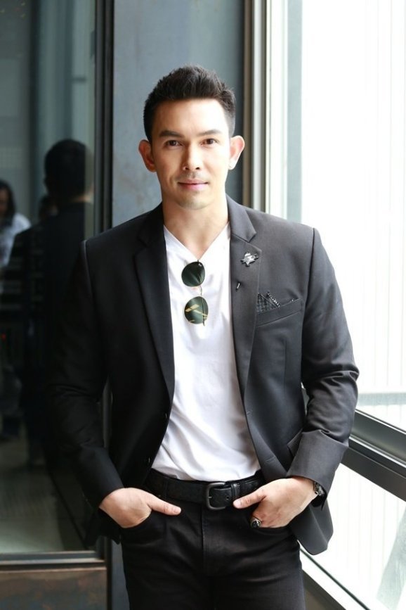 อธิชาติ ชุมนานนท์