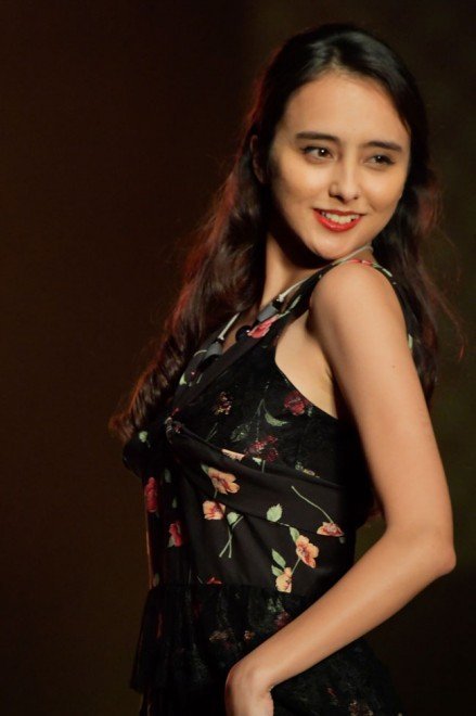 石田ニコル