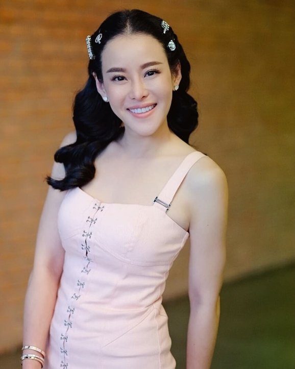 หนิง ปณิตา ธรรมวัฒนะ