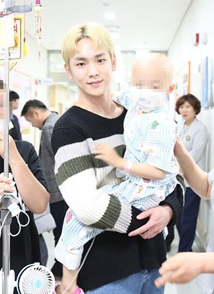 Ки (SHINee) сделал пожертвования для лечения больных детей